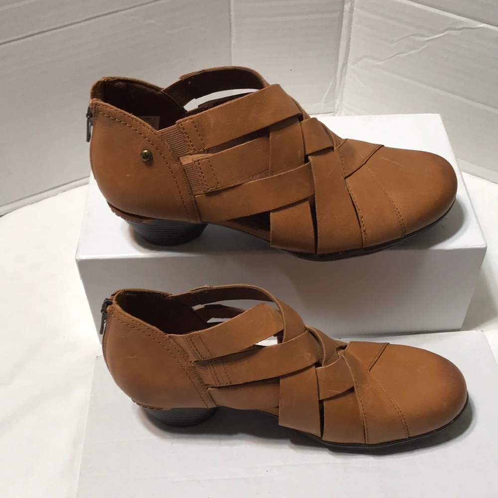 Cobb Hill saddle leather heels with back zipper and comfort footbed